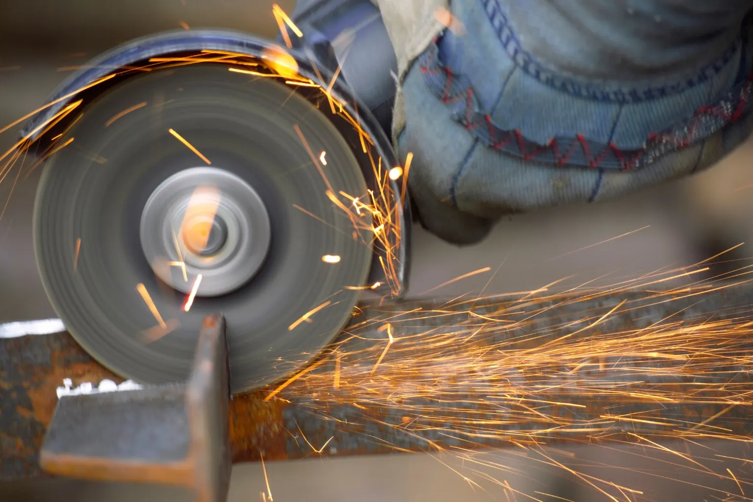 Corte técnico e montagem de estruturas metálicas